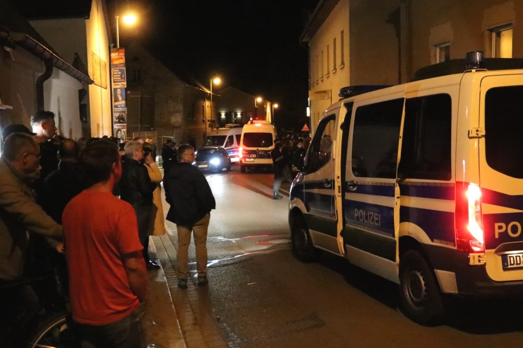 Ein surrealer Abend vor der Tür in Liebertwolkwitz. Foto: LZ