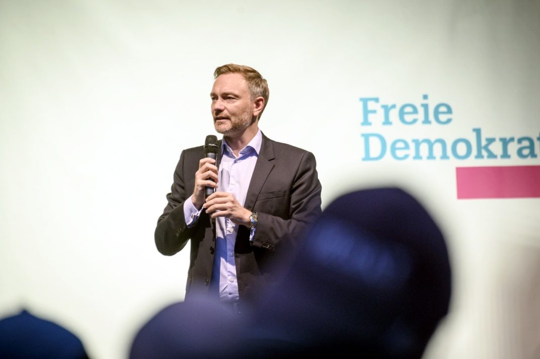Lässt er sich im Bund mit den Grünen ein? FDP- Spitzenkandidat Christian Lindner beim Wahlkampf in Leipzig. Foto: Tim Wagner