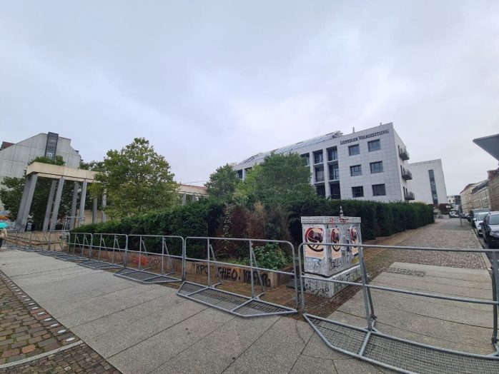 Gitter am Peterssteinweg via a vis der LVZ. Foto: LZ