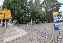 Gitter entlang der Kar-Liebknecht. Foto: LZ