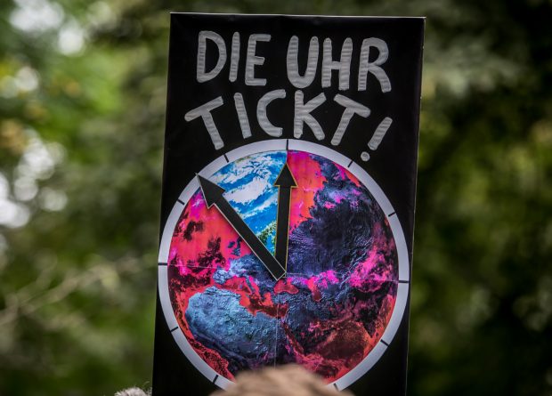 Eine deutliche Erinnerung an Liegengelassenes auf dem Klimastreik am 24. September in Leipzig. Nun gilts. Foto: Tilly Domian