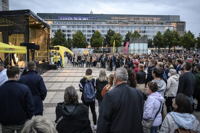 Ebenfalls gut besucht - die Wahlveranstaltung der FDP auf dem Augustusplatz. Foto: Tim Wagner