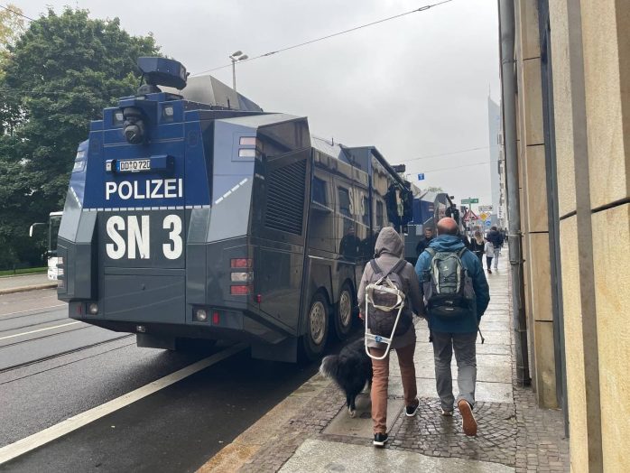 Wasserwerfer an der Goethestraße. Foto: LZ