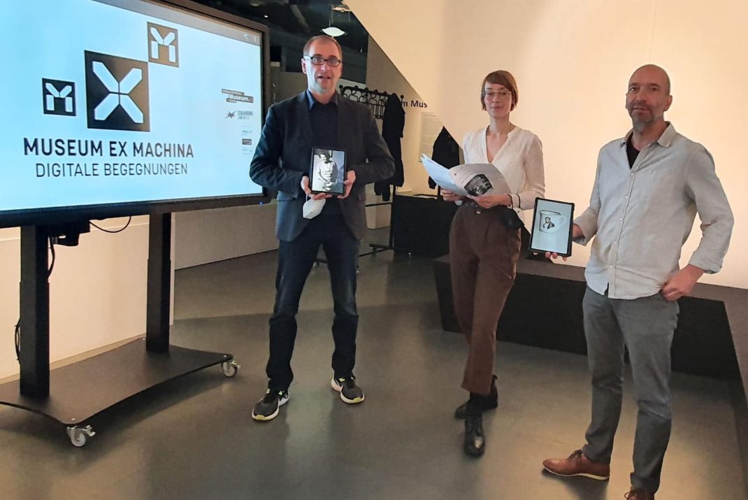 Das Stadtgeschichtliche Museum Leipzig (Direktor Dr. Anselm Hartinger und Projektmitarbeiterin Eva Lusch) und die Schaubühne Lindenfels (René Reinhardt) stellen das gemeinsame Projekt „MXM - Museum Ex Machina“ vor. Foto: Stadtgeschichtliches Museum, Katja Etzoldt