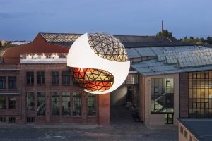 Die Oscar Niemeyer Sphere in Plagwitz. Foto: Margret Hoppe / Sebastian Stumpf