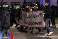 "Frei, sozial und souverän" - nationalistische Parolen bei der "Bürgerbewegung". Foto: LZ