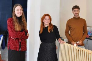 Freya Endrullis, Nina Grote und Arne Ehrnstorfer eröffnen das Generations-Café "Lux" in der Martinstraße 13. Foto: Birthe Kleemann