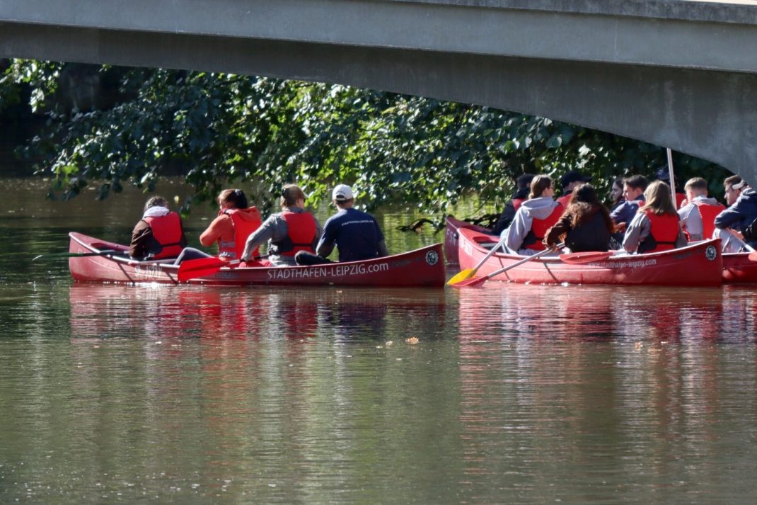 Paddeln im Floßgraben am Stadthafen. Foto: Michael FReitag