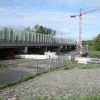 Blick auf die Baustelle der Brücke über die Neue Luppe. Foto: Ralf Julke