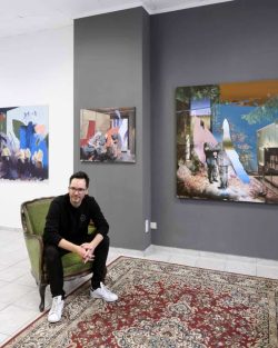 Steve Uhlig in seiner Galerie in der Leipziger Volckmarstraße. Credits: Steve Uhlig Gallery 2021.