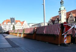 Sachsen ist bereits weitgehend heruntergefahren: Tristesse statt Trubel auf dem Weihnachtsmarkt in Leipzig zum 1. Advent. Foto: LZ