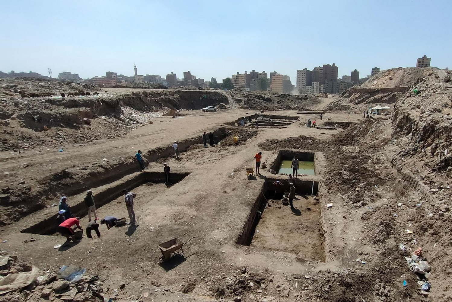 Grabungsgebiet des Nektanebos-Tempels im Gebiet des einstigen Heliopolis. Foto: Simon Connor