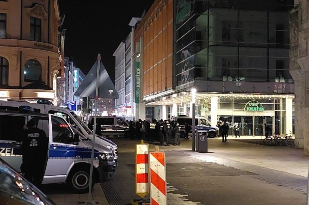 Brutalste Diktatur: den Ausweis zeigen müssen und die Adresse der Polizei angeben. Foto: LZ