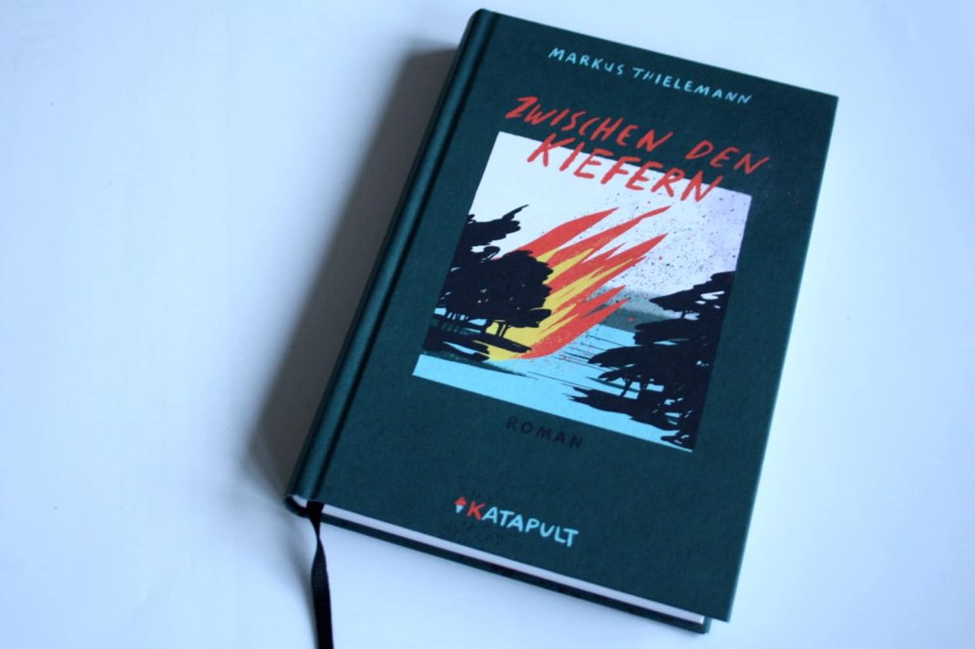 Markus Thielemann: Zwischen den Kiefern. Foto: Ralf Julke