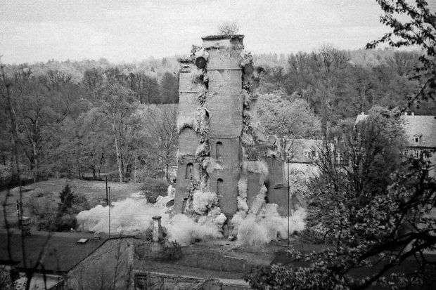 Die Sprengung der Stadtkirche Muskau. Foto: Ekkehard Brucksch (Veröffentlichung mit freundlicher Genehmigung des Urhebers)