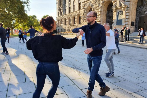 Salsa-Flashmob am 13. Oktober vor dem Neuen Rathaus. Foto: #tanzflächenLE