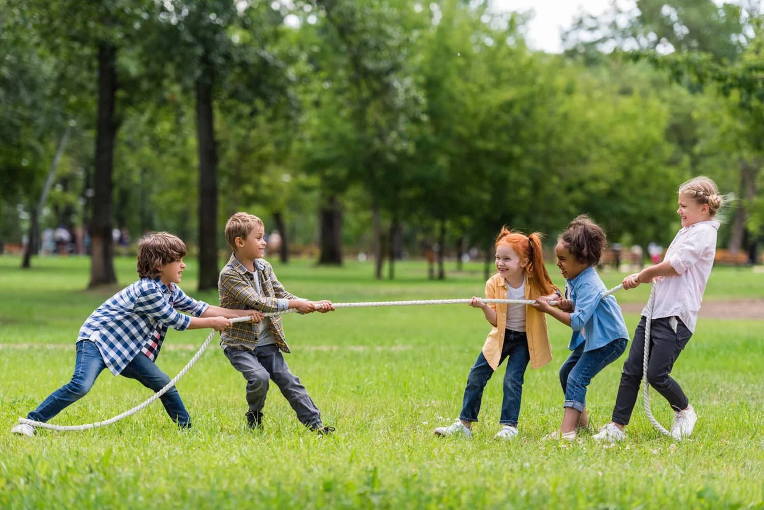 Anhand von Spielen lernen und üben Menschen, mit anderen zu kooperieren oder zu konkurrieren. Foto: 123RF | lightfieldstudios