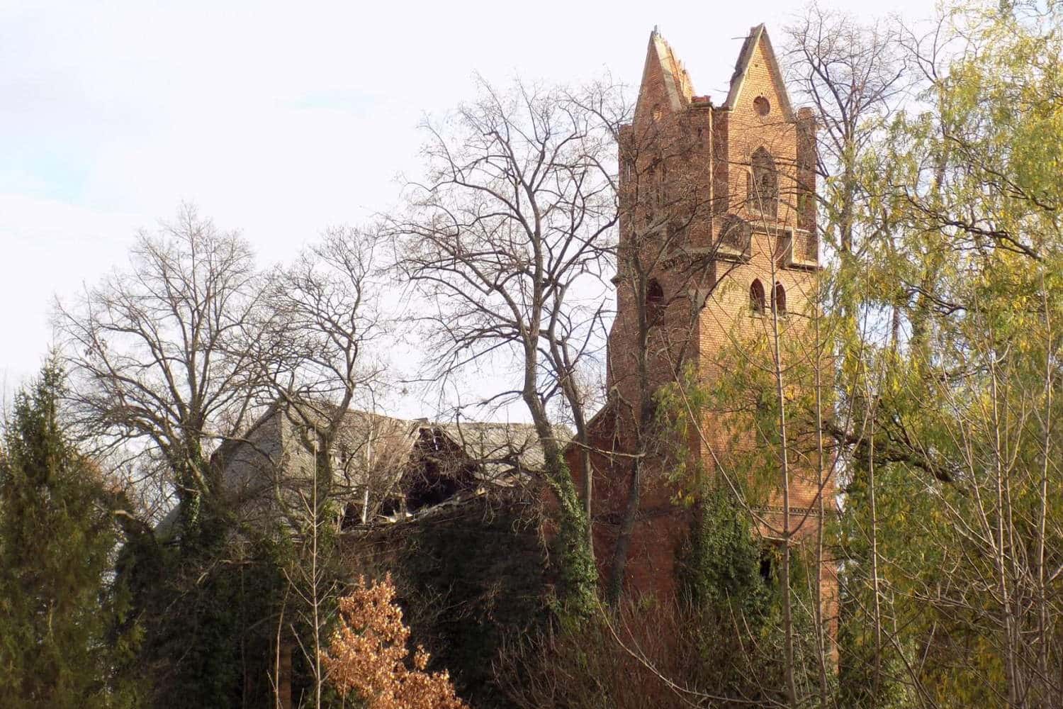 Die Nikolaikirche Zeitz – oder das, was von ihr geblieben ist. Foto: Jwaller, CC BY-SA 3.0, https://commons.wikimedia.org/w/index.php?curid=45191163
