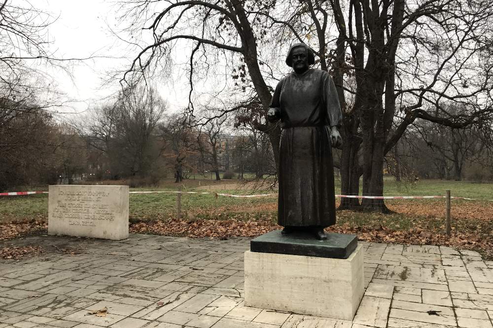 Ehrungen für Frauen gibt es in Leipzig wenige. Das Denkmal für Clara Zetkin ist eines davon. Foto: Pia Benthin