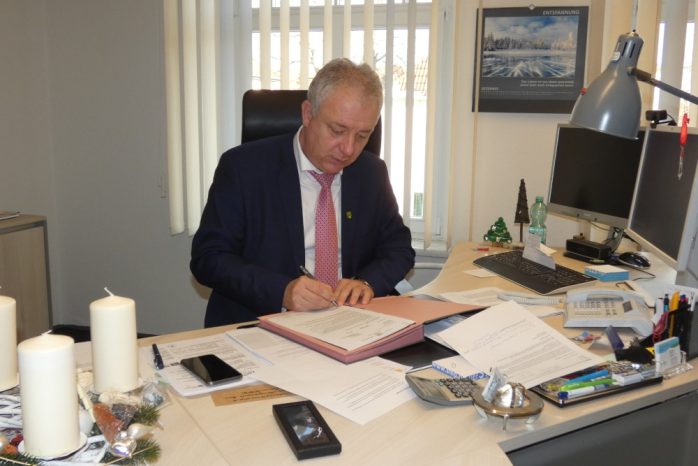 Dietmar Berndt in seinem Büro.