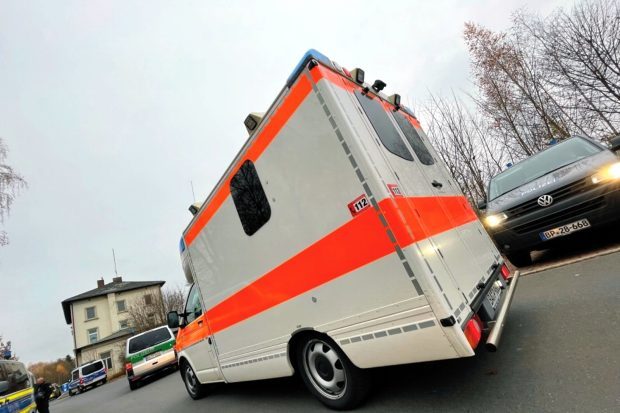 Auch überregional eingesetzt und von einem normalen Rettungswagen kaum zu unterscheiden: ein sächsisches Polizeifahrzeug in Wunsiedel/Bayern. Foto: Marco Brás dos Santos