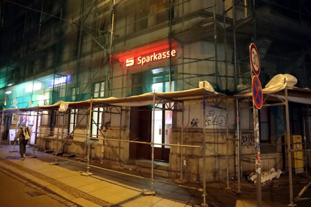 Die Sparkassen-Filiale in der Jahnallee/Lessingstraße ist aktuell zu und wird dauerhaft geschlossen. Foto: LZ