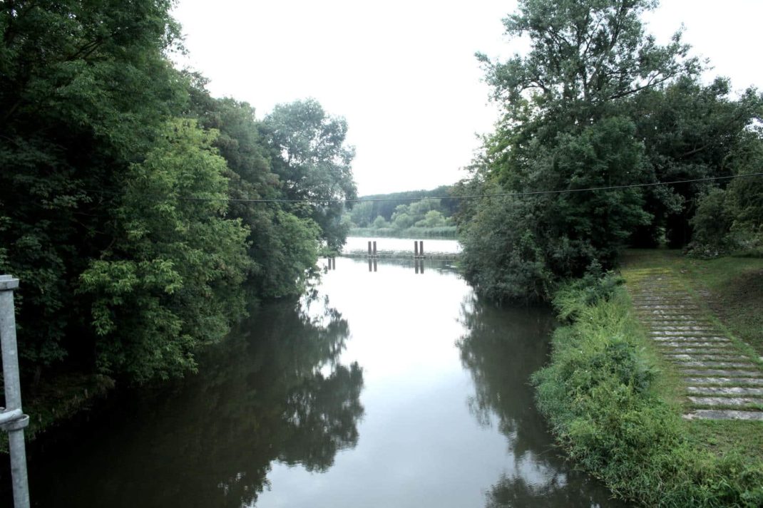 Das Untere Elsterwehr mit Blick aufs Elsterbecken. Foto: Ralf Julke