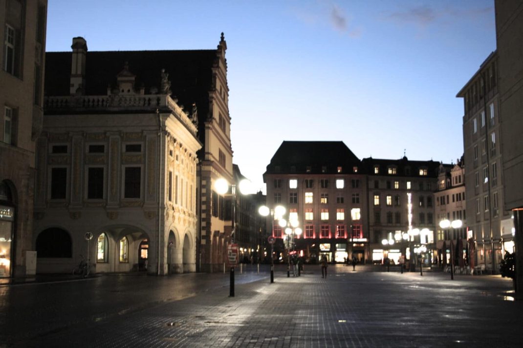 Salzgäßchen im Licht. Foto: Ralf Julke
