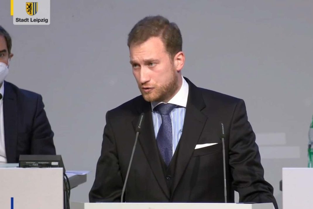 CDU-Stadtrat Michael Weickert in seiner Stellungnahme zum Abstimmungsergebnis zum SBB Altwest. Foto: Videostream der Stadt Leipzig, Screenshot: LZ