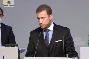 CDU-Stadtrat Michael Weickert in seiner Stellungnahme zum Abstimmungsergebnis zum SBB Altwest. Foto: Videostream der Stadt Leipzig, Screenshot: LZ
