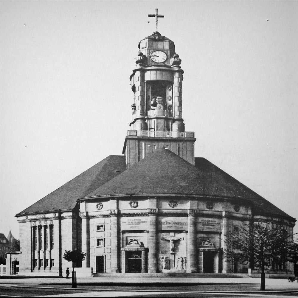 Die Zionskirche Dresden nach ihrer Fertigstellung 1912. Von SchiDD - Eigenes Werk, CC BY-SA 4.0, https://commons.wikimedia.org/w/index.php?curid=86709247
