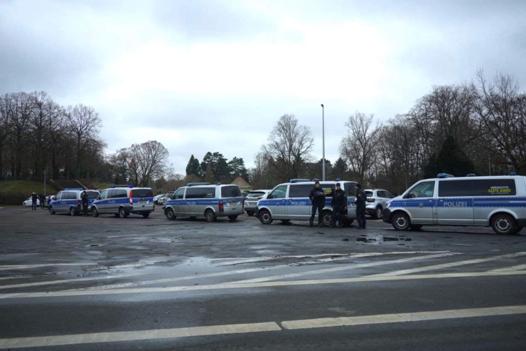 Polizei Völkerschlachtdenkmal Coronaproteste Querdenken Spaziergänge