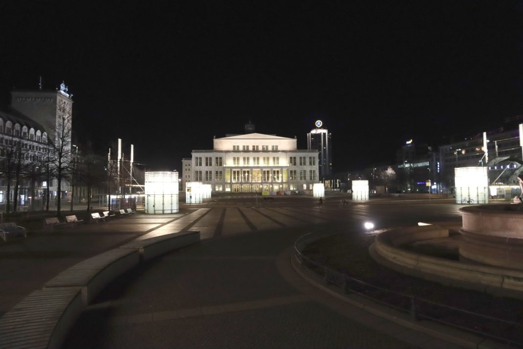 Der Augustusplatz mit Oper bei Nacht. Foto: LZ