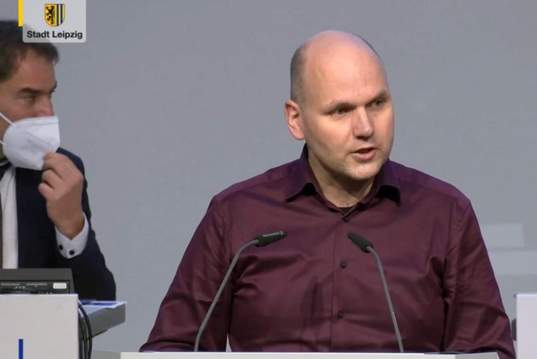 SPD-Stadtrat Heiko Bär in seiner Rede. Foto: Livestream der Stadt Leipzig, Screenshot: LZ