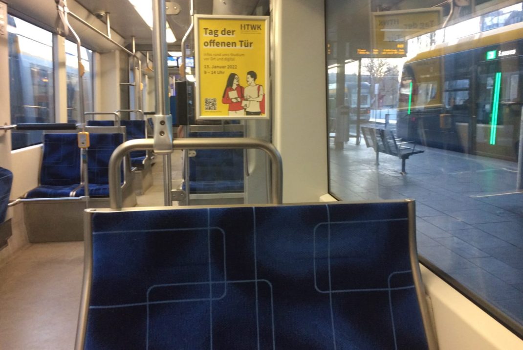 Straßenbahn am Wochenende: Manchmal schön leer. Foto: Ralf Julke