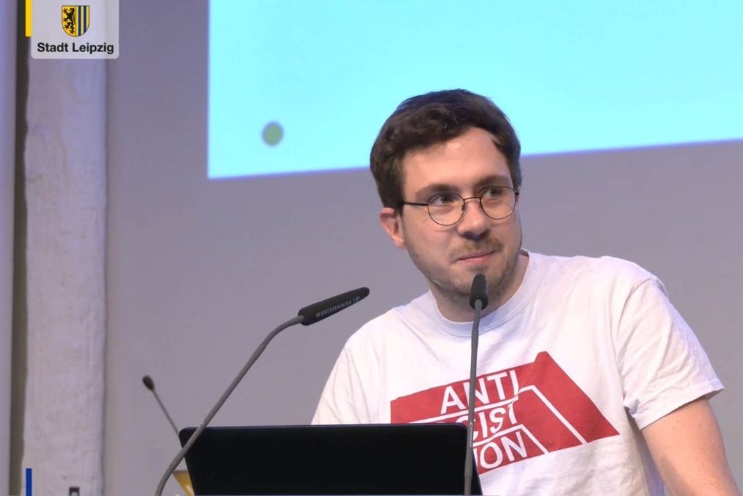 Michael Neuhaus bei Einbringung des Antrags zum Pereser See. Foto: Livestream der Stadt Leipzig, Screenshot: LZ