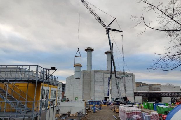 Das neue Gaskraftwerk der Stadtwerke an der Bornaischen Straße wächst weiter. Foto: Tom Rodig