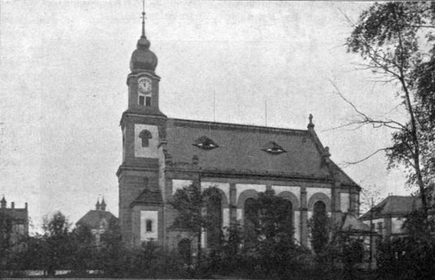 Die Kirche des Krankenhauses Johannstadt im Jahr 1906. Foto: Paul Flade - http://digital.slub-dresden.de/id250555573, gemeinfrei, https://commons.wikimedia.org/w/index.php?curid=104329167