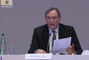 OBM Burkhard Jung gibt Siegbert Doese Paroli. Foto: Videostream der Stadt Leipzig, Screenshot: LZ