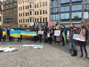 Mahnwache für die Menschen in der Ukraine auf dem Marktplatz, Februar 2022. Foto: Birthe Kleemann