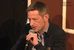 TV-Journalist und Ukraine-Berichterstatter Arndt Ginzelin der debatte am 19. März 2022.Foto: Videoscreen weiter:lesen22