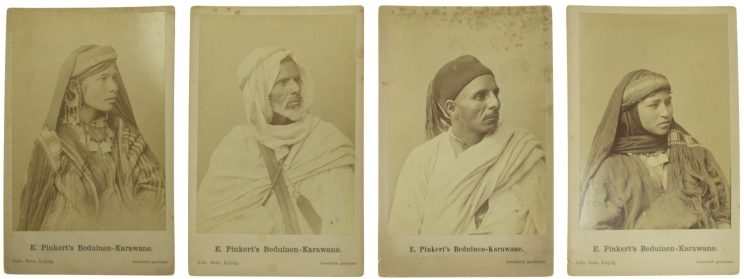 Vier Teilnehmer der 18köpfigen Beduinen-Karawane Ernst Pinkerts, 1888 im Atelier der Gebr. Siebe (Leipzig) aufgenommen (mit freundlicher Genehmigung von Heritage Auctions Europe)