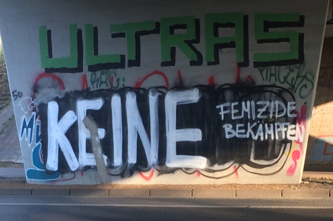 Graffiti unter der B2. Foto: Ralf Julke