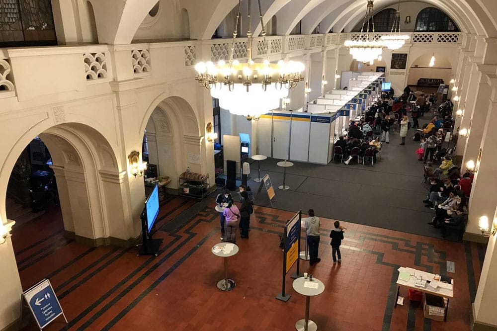 Täglich melden sich hunderte aus der Ukraine geflohene Menschen im Rathaus. Foto: LZ