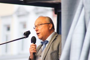 AfD-Richter Jens Maier bei einem Auftritt 2020 in Grimma.