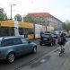 Eutritzscher Straße: Ein Lkw ist ins Gleisbett geraten und sofort gibt es Rückstau. Foto: Ralf Julke