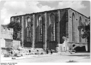 Sankt-Nikolai-Kirche im Jahr 1952. Foto: Biscan, Bundesarchiv Bild 183-15767-0006, CC-BY-SA 3.0 https://commons.wikimedia.org/w/index.php?curid=5340484
