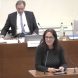 Grünen-Stadträtin Stefanie Gruner bringt den gemeinsamen Antrag von Grünen, Linken und Freibeutern ein. Foto: Livestream der Stadt Leipzig, Screenshot: LZ