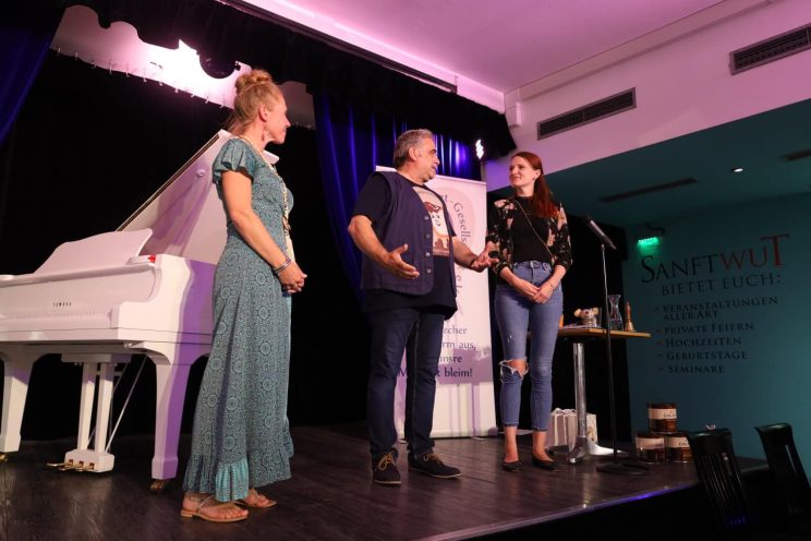 Ohne engagierte Lehrerinnen gelingt auch das "Gaggaudebbchen" nicht. Foto: Ralf Julke