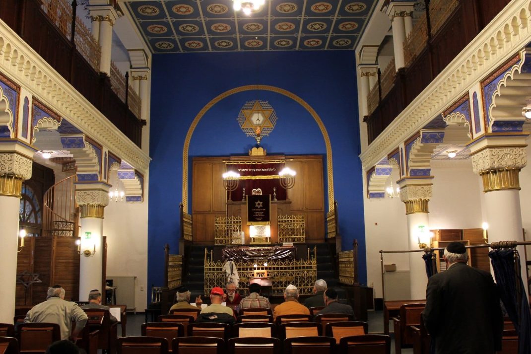 Synagogen-Innenraum.